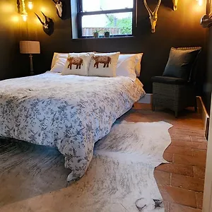 La Casa Rosa - Free Parking Close To Racecourse Guest house