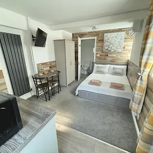 cristinas-modern-studio.brighton-hotels-england.com/
